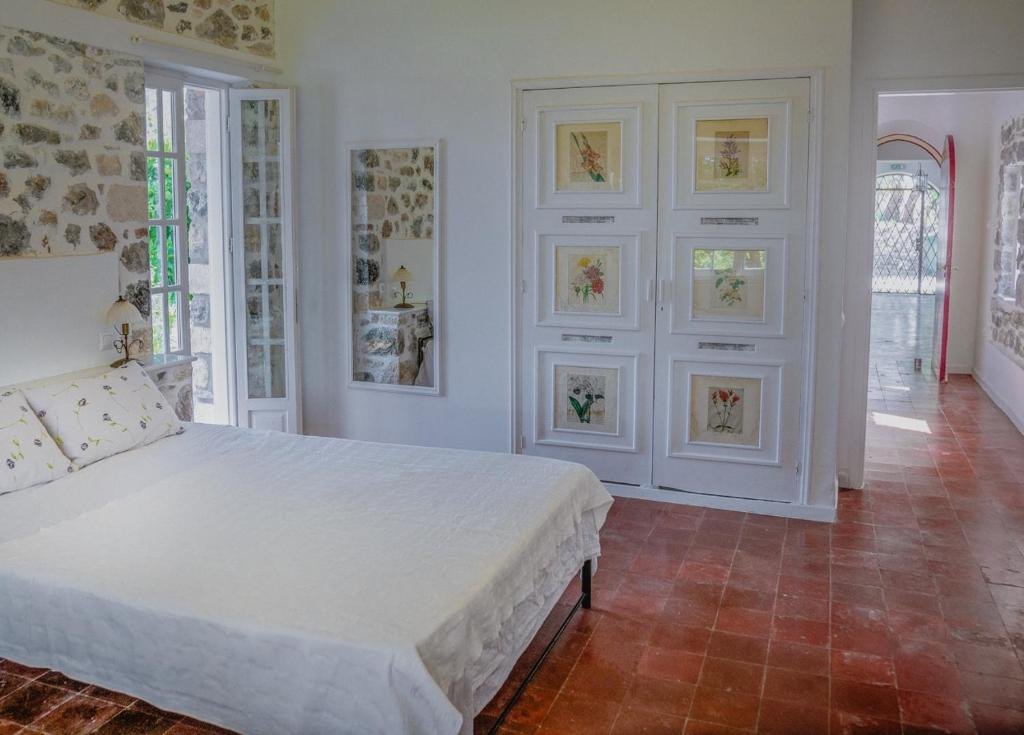 A private room with terracotta floor and botanical doors